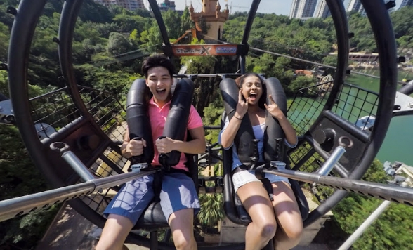 サンウェイラグーン　～世界屈指テーマパークの人気アトラクションをファストパスの優先レーンで制覇～